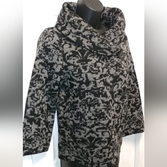 Tahari wool blend sweater - Picture 3 of 8